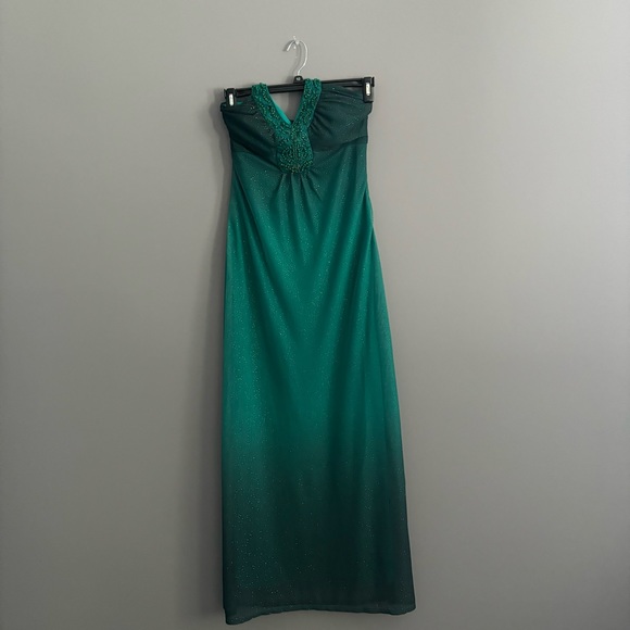 Laura Size 10 Halter Green Shimmery Padded Maxi Prom Dress - Picture 2 of 14